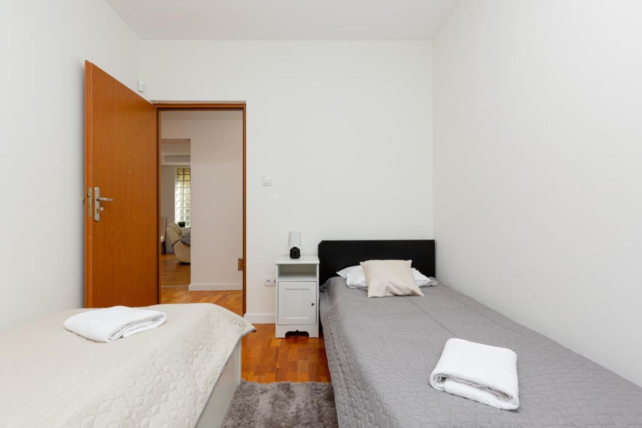 Holiday House Cinema Experience Warsaw Michalowice By Renters Villa ภายนอก รูปภาพ
